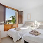 Perla Del Playa Grande Tías